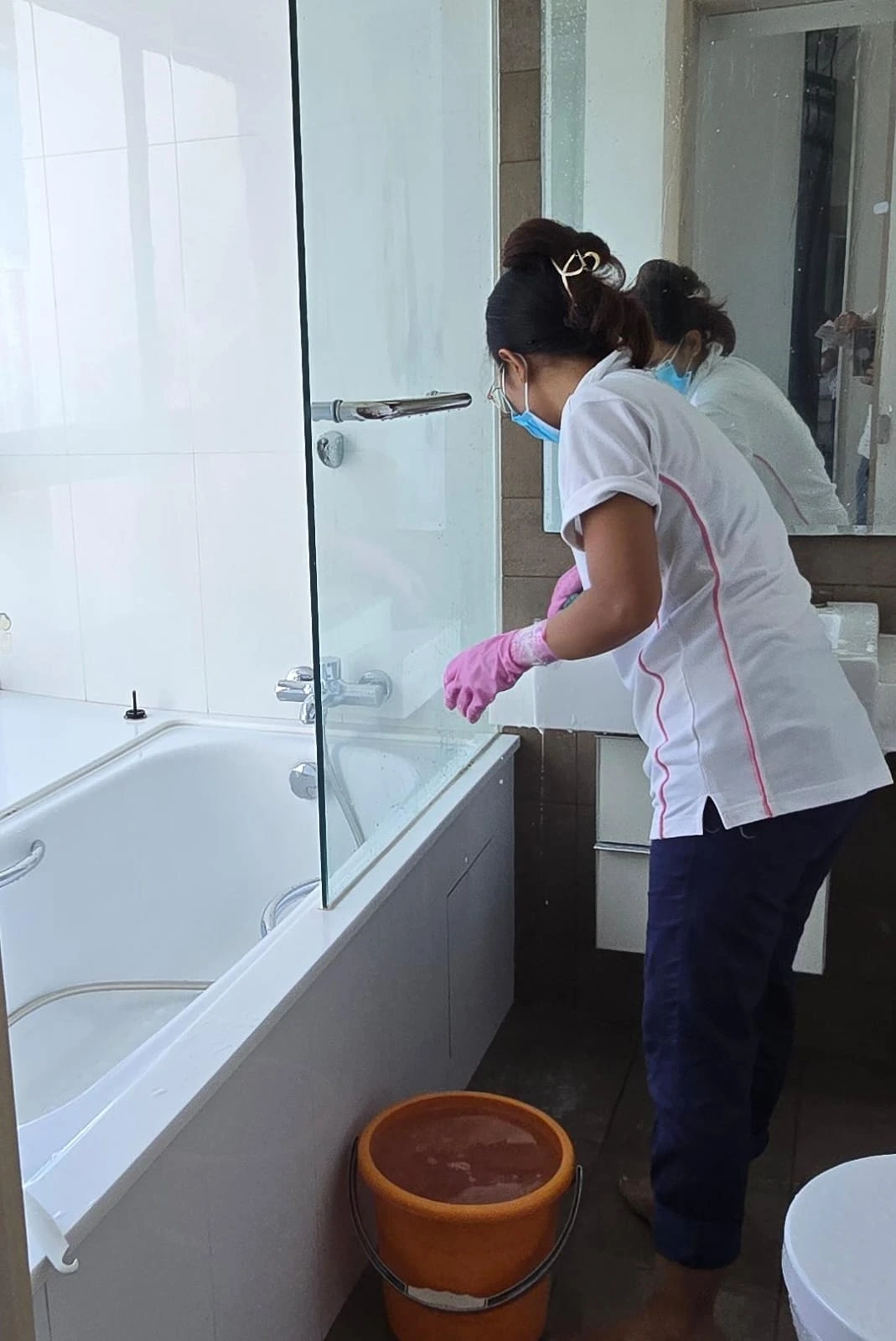 professional cleaning services singapore deep cleaning home floors